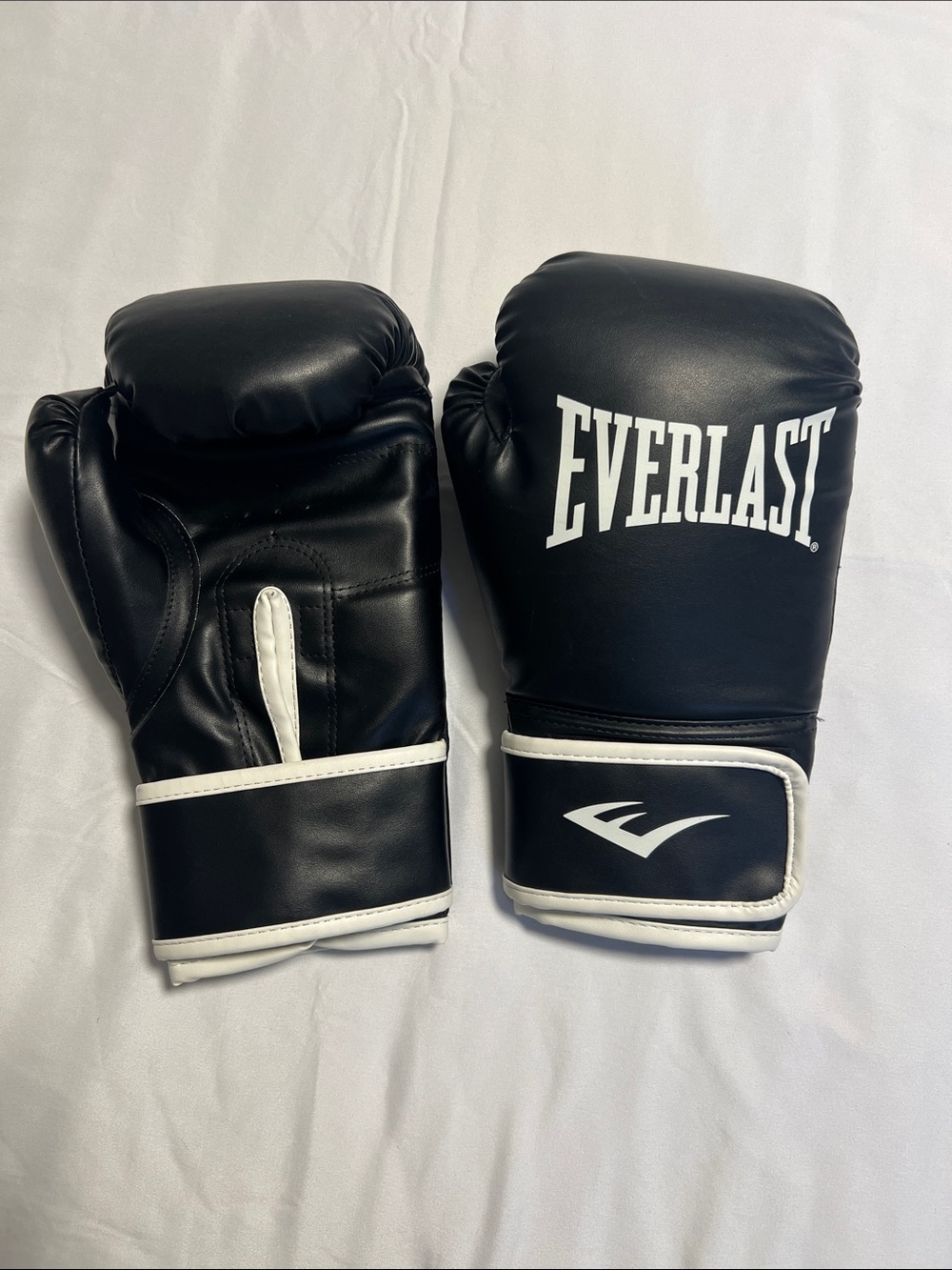 Men’s / Youth Everlast Boxing Gloves